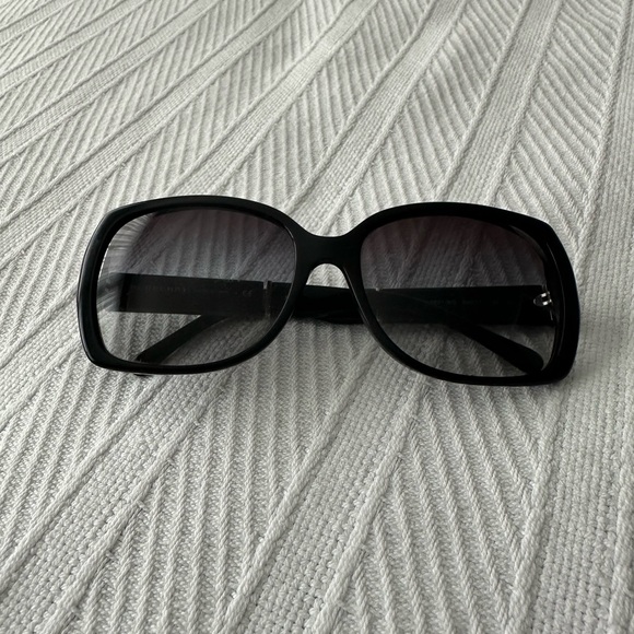 Burberry Women’s Square Frame Sunglasses Black 6” Width Authentic - Picture 1 of 5